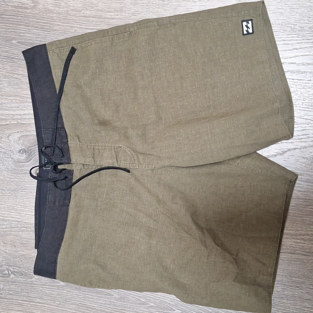 Billabong Men's Olive Board Shorts | Faded Tropical Pattern | Size 30
